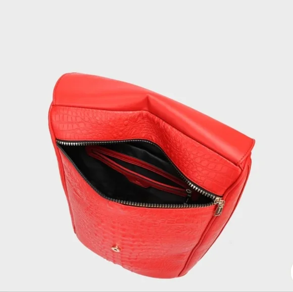 Elegant Red Travel Bag Set By Tote And Carry - Picture 4 of 16